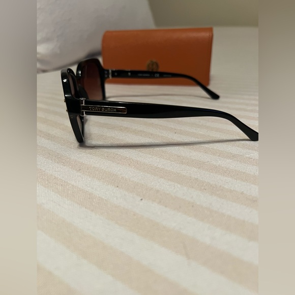 Excellent Used Condition | Tory Burch Women’s Sunglasses - Picture 6 of 10